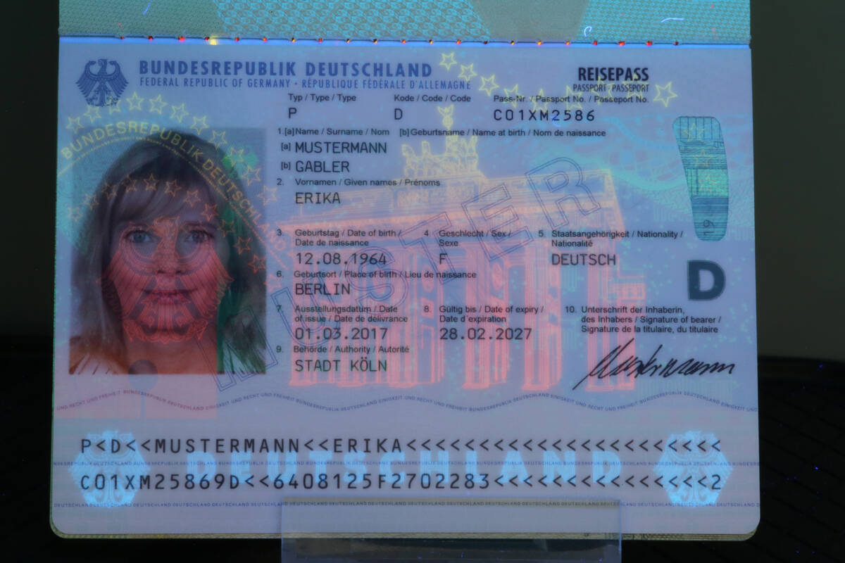 Deutscher Reisepass mit Sicherheitsmerkmalen