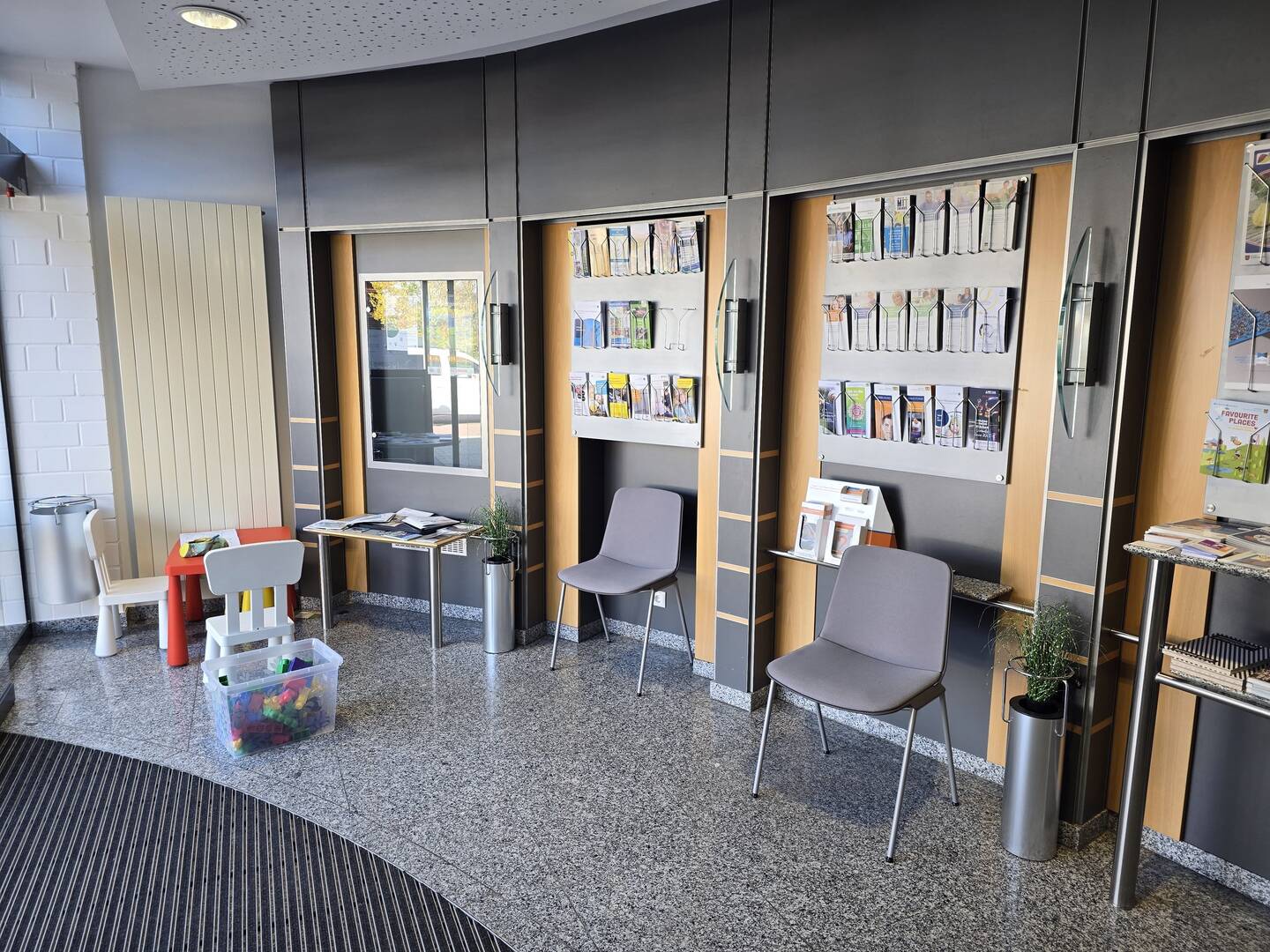 rathaus-hessdorf-bürgerbüro-foyer_01-1440x1080